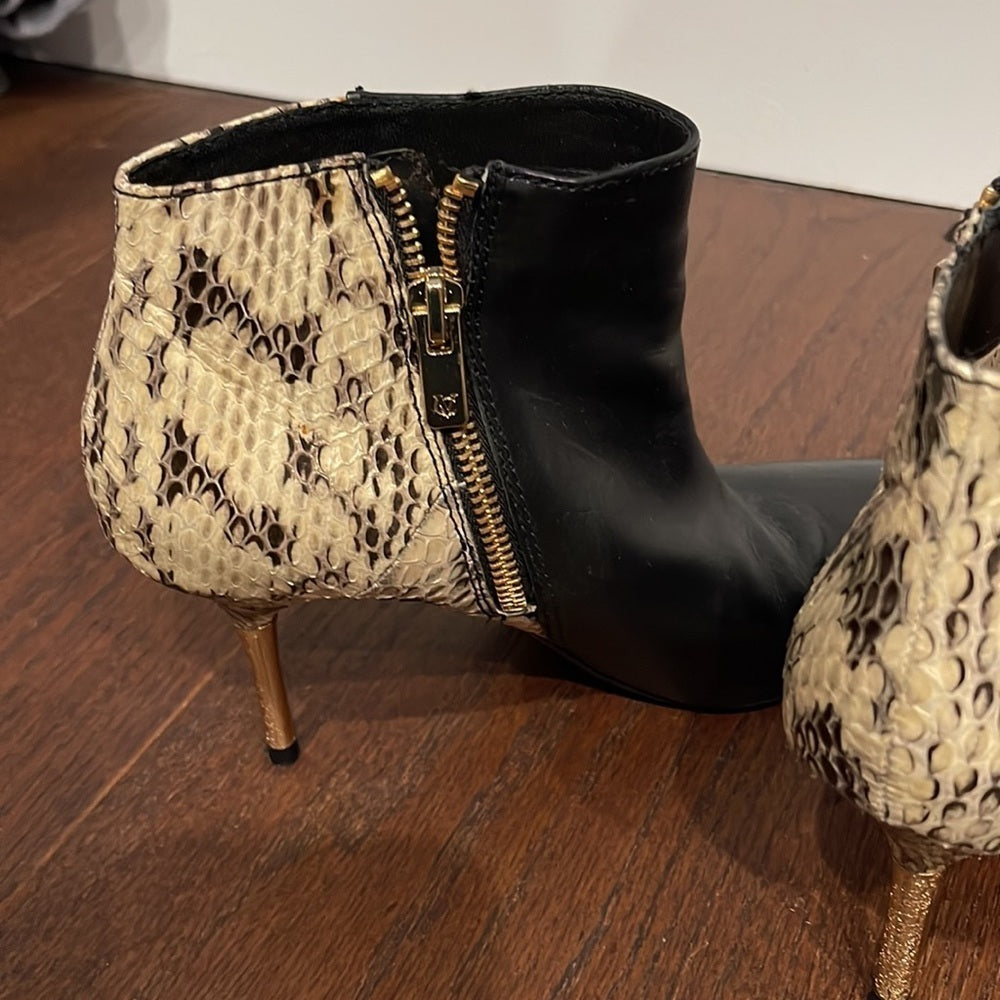 Vince Camuto Signature Black Booties Size 6.5