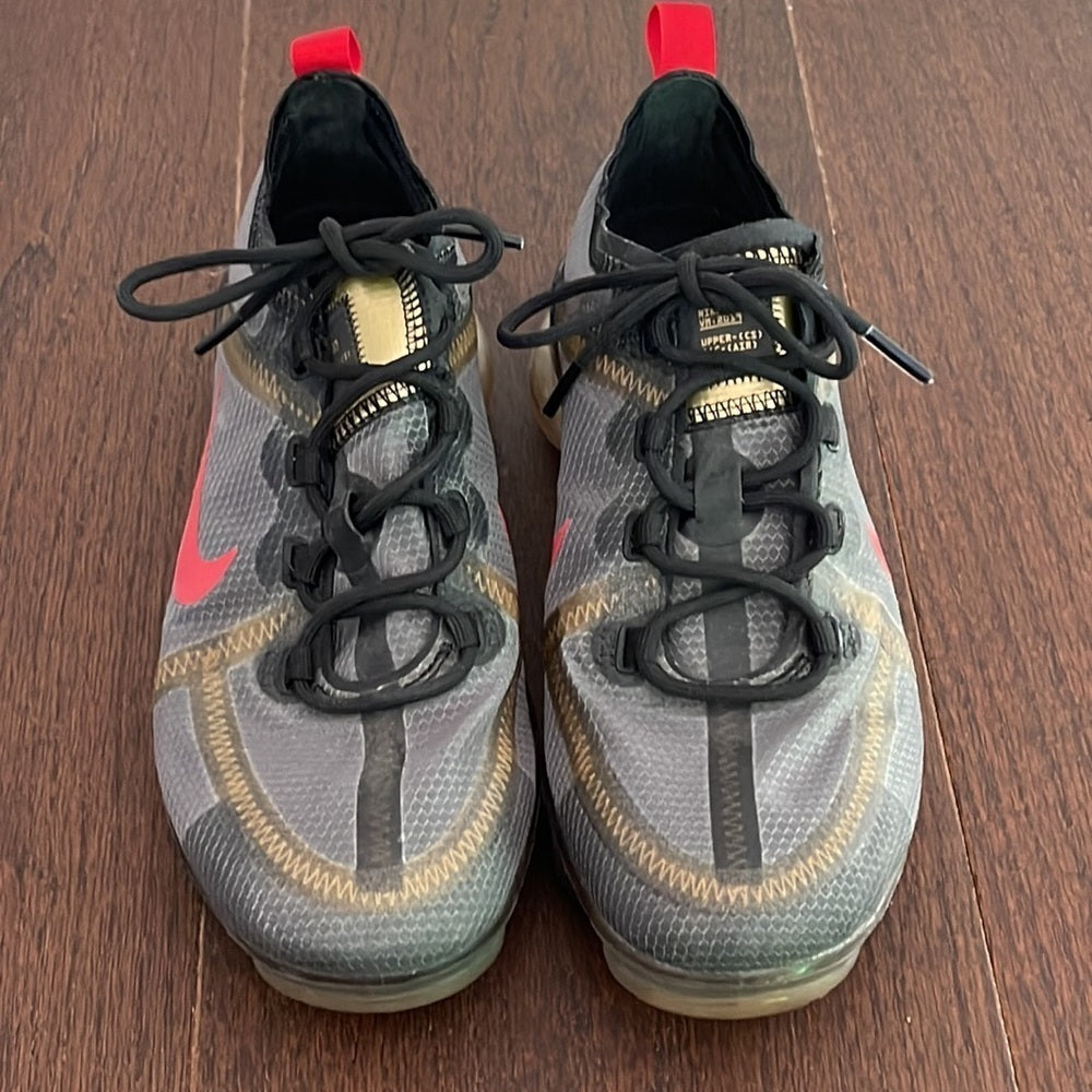 Nike Women’s Vapormax Black Sneakers Size 7