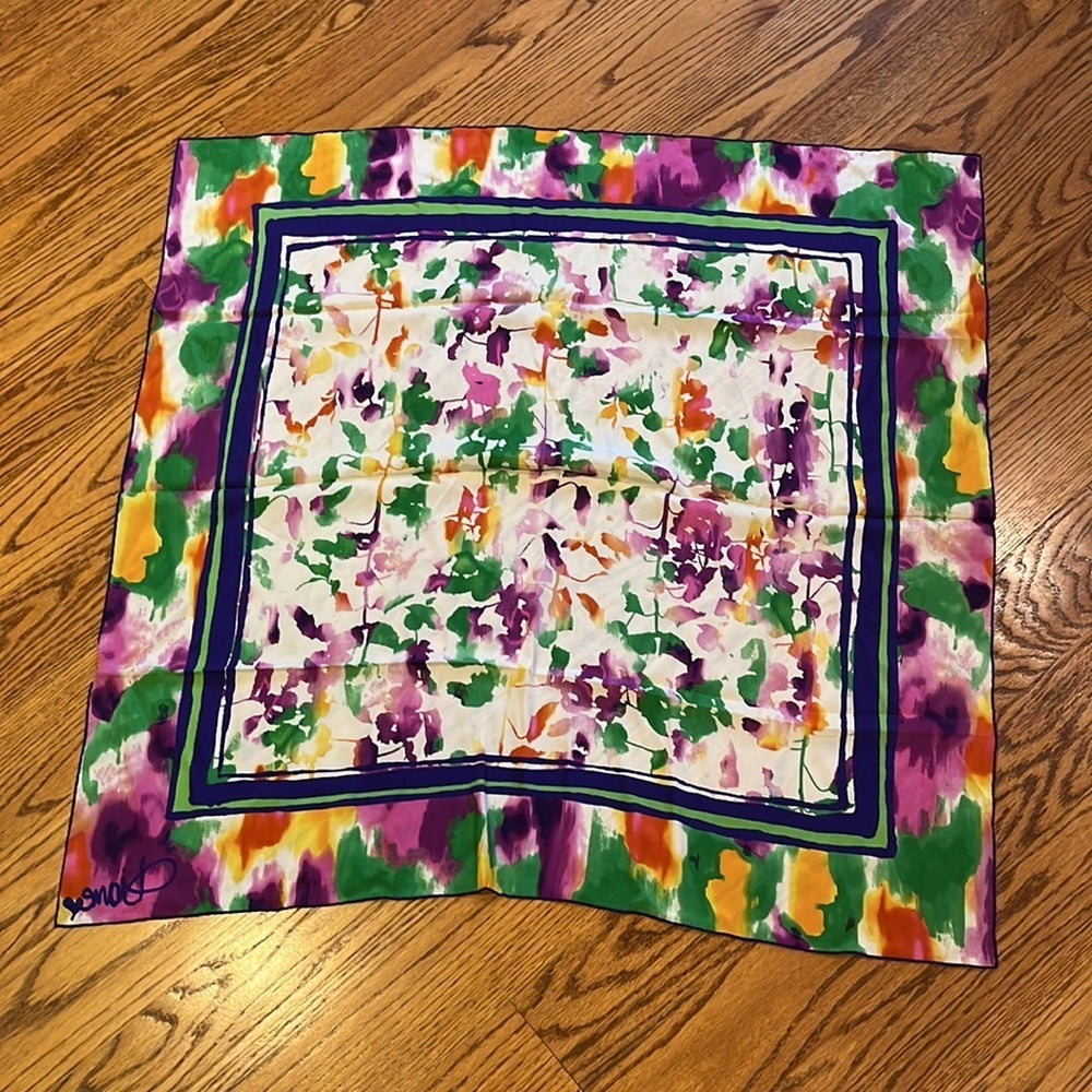 Diane Von Furstenberg Woman’s Colorful Scarf