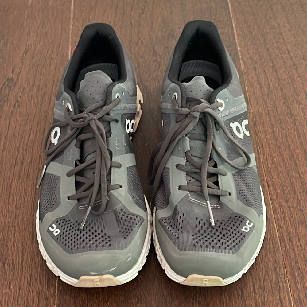 ON Women’s Black Sneakers Size 7