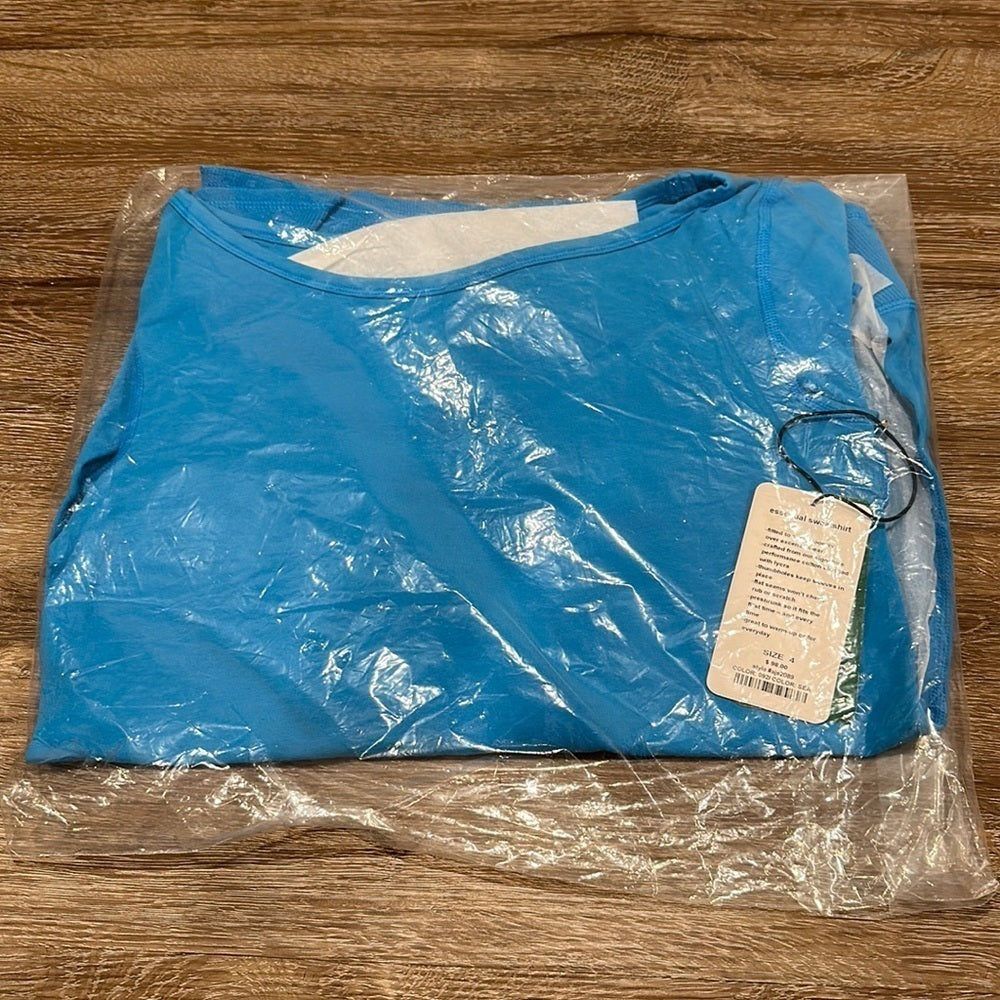 NWT Nancy Rose Performance Essential Sweatshirt - Size 4