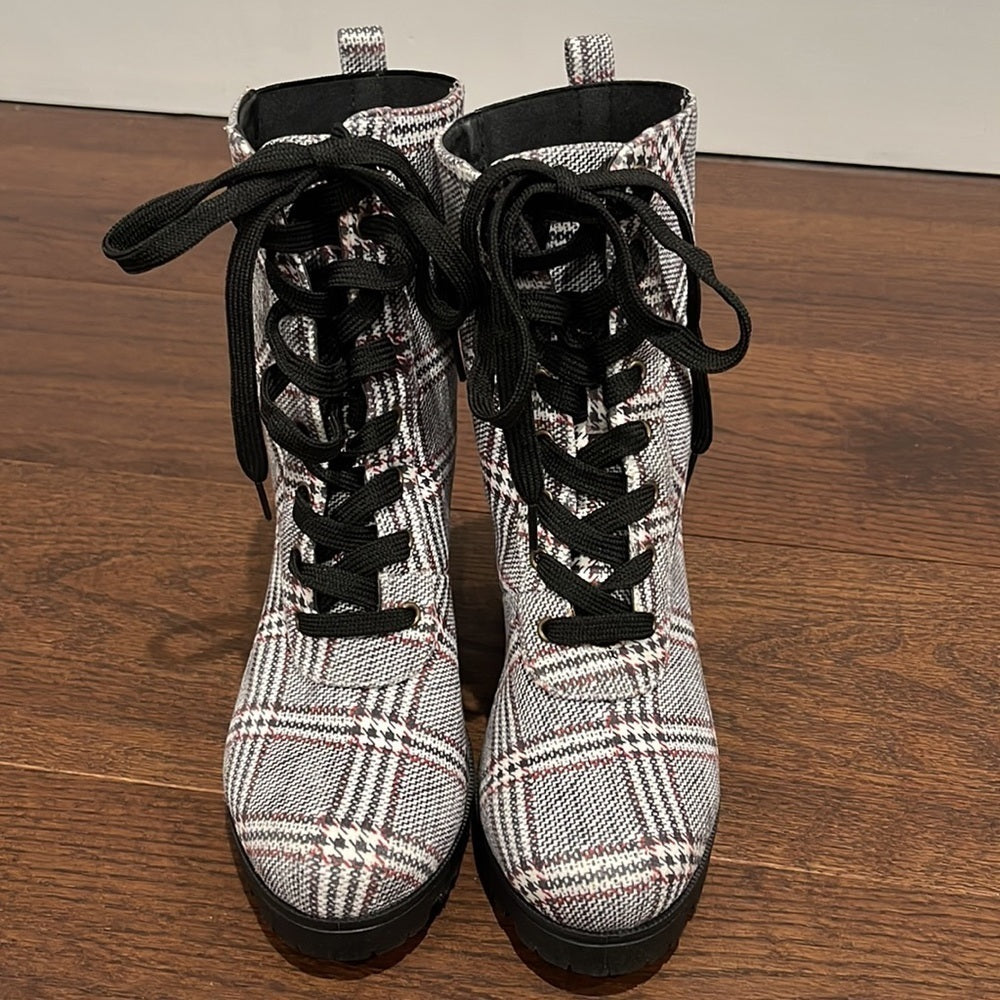 Qupid Women’s Combat Boots Size 7