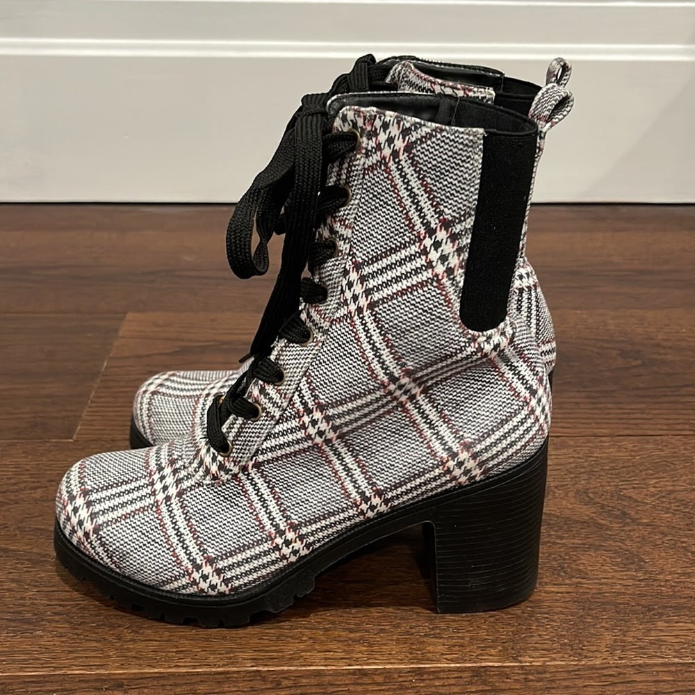 Qupid Women’s Combat Boots Size 7