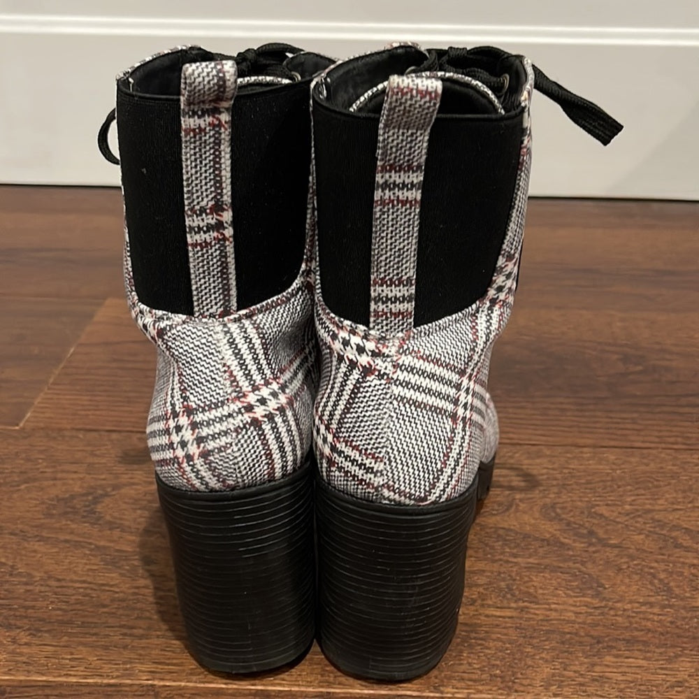 Qupid Women’s Combat Boots Size 7