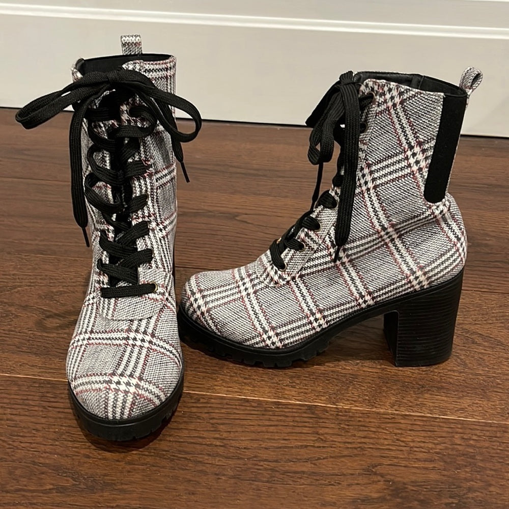 Qupid Women’s Combat Boots Size 7