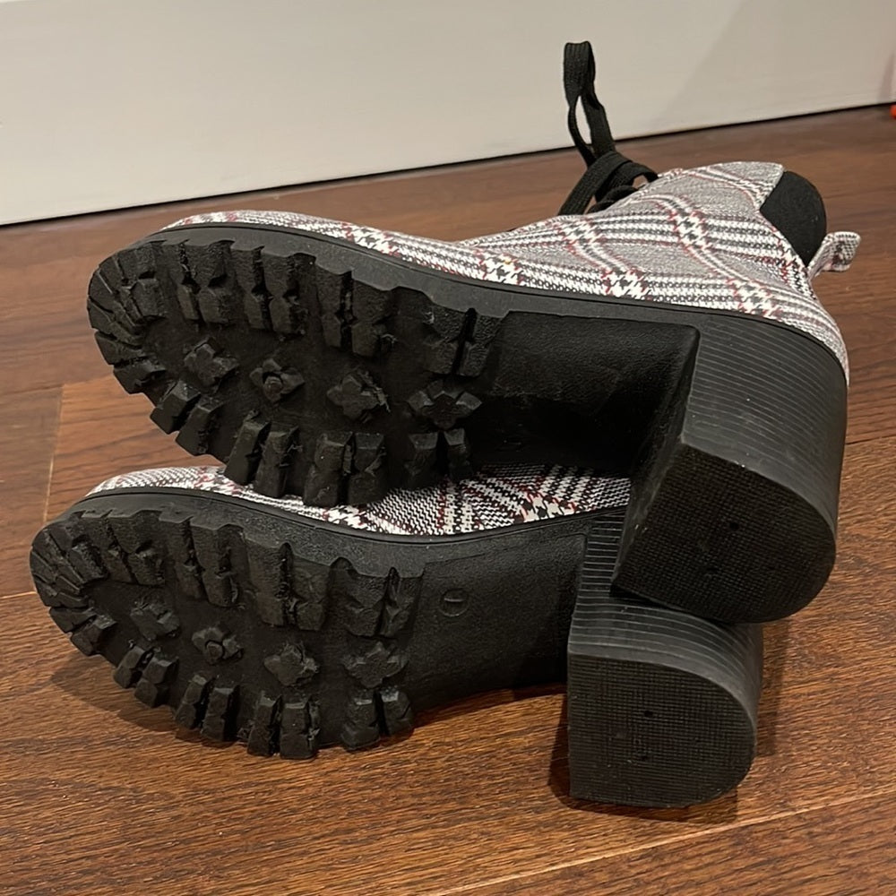 Qupid Women’s Combat Boots Size 7