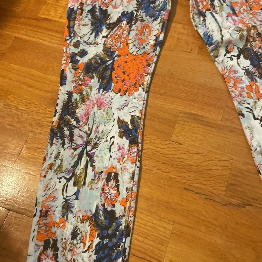 Women’s 7 For All Mankind jeans. Blue with design. Size 24