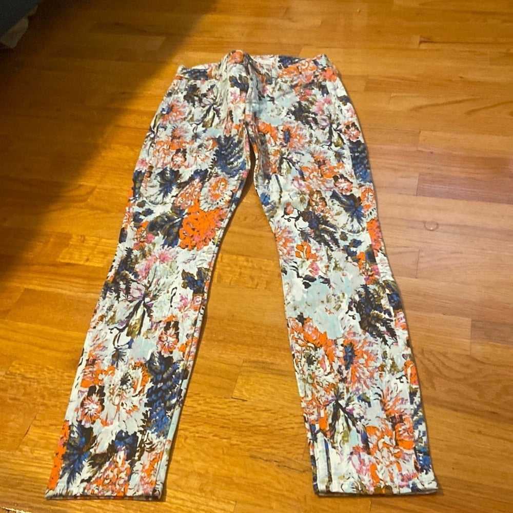 Women’s 7 For All Mankind jeans. Blue with design. Size 24