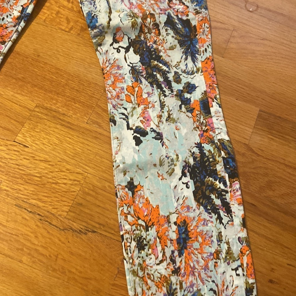 Women’s 7 For All Mankind jeans. Blue with design. Size 24