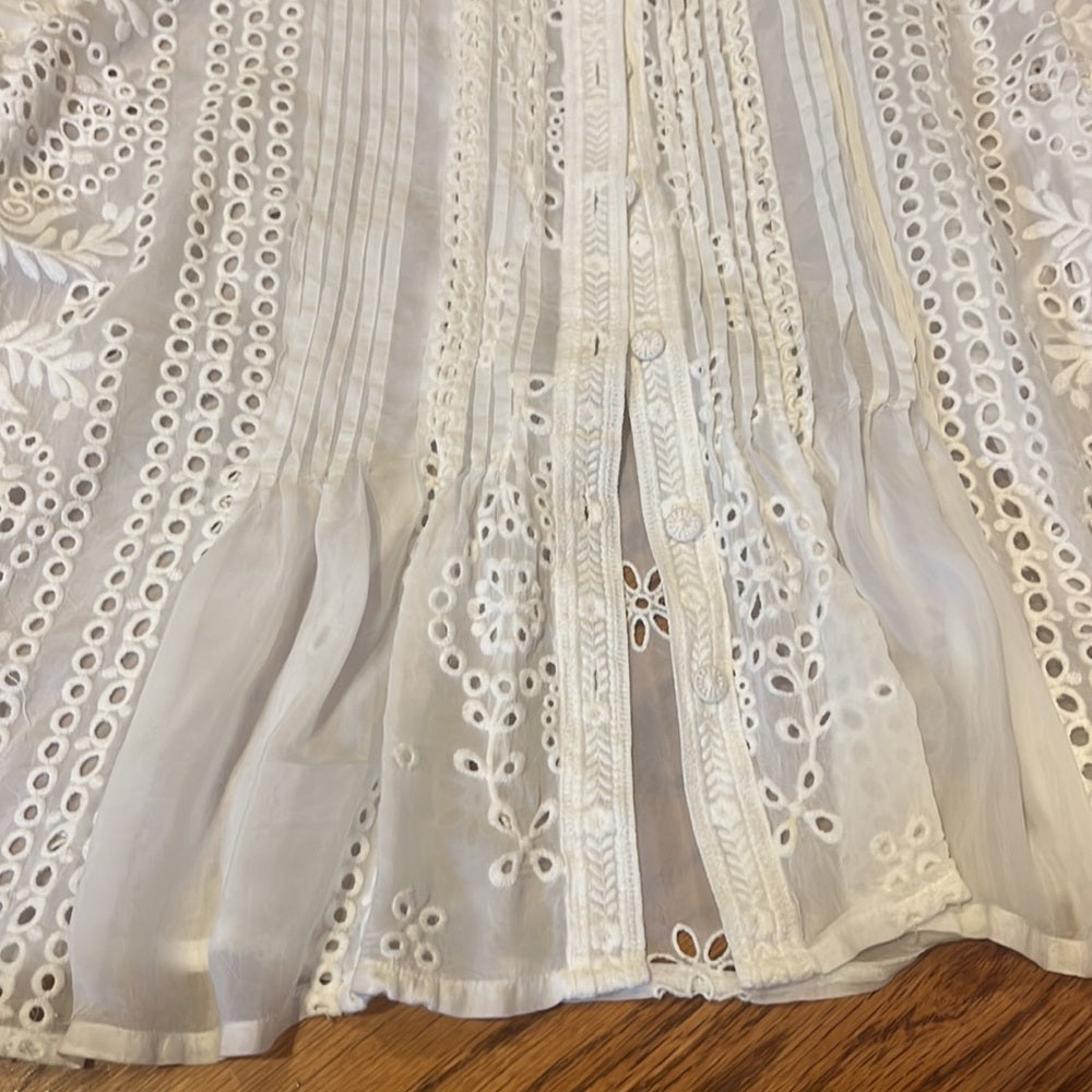 Johnny Was Woman’s Eyelet Button Down Size M