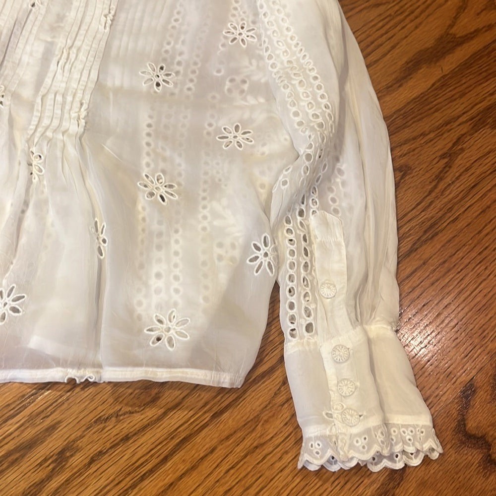 Johnny Was Woman’s Eyelet Button Down Size M