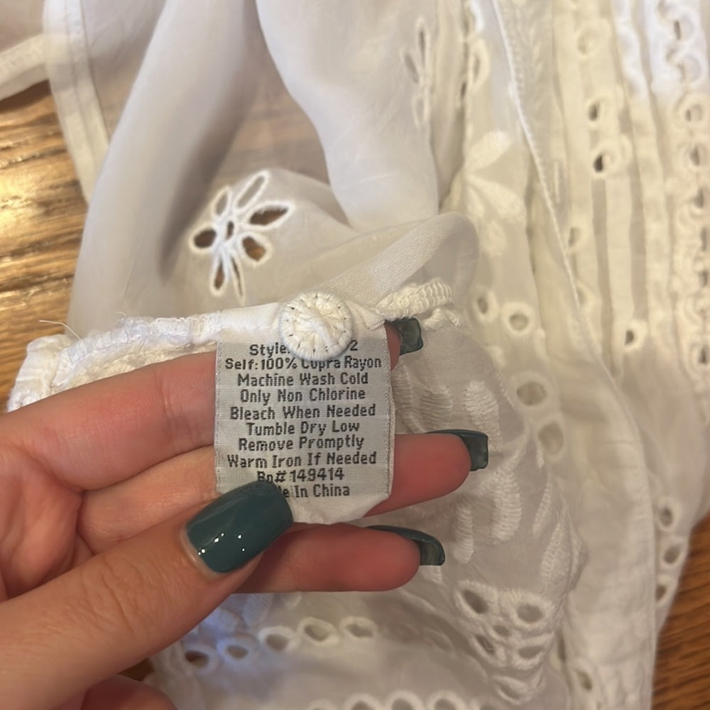 Johnny Was Woman’s Eyelet Button Down Size M