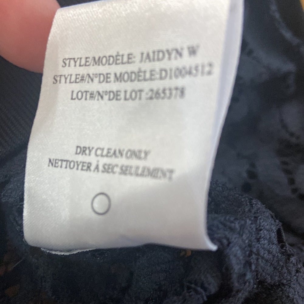 Women’s theory long sleeved top. Black. Size P