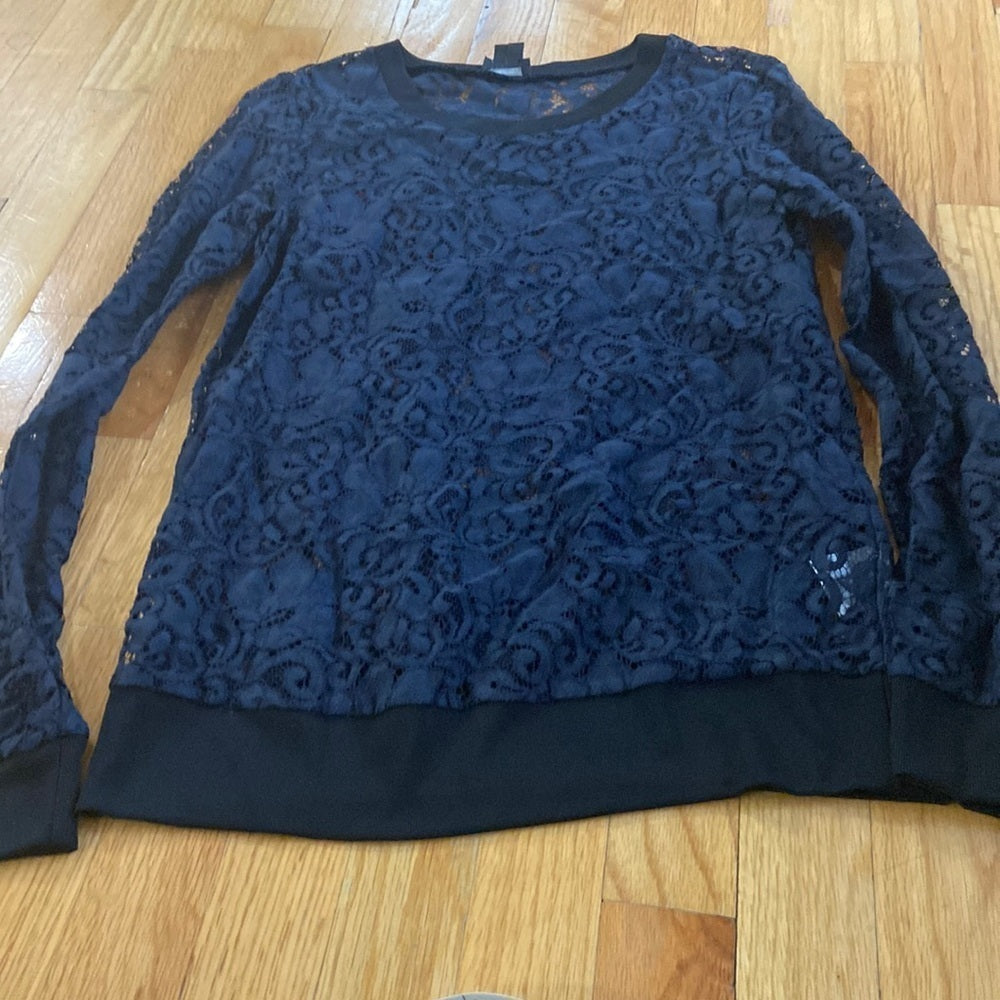 Women’s theory long sleeved top. Black. Size P