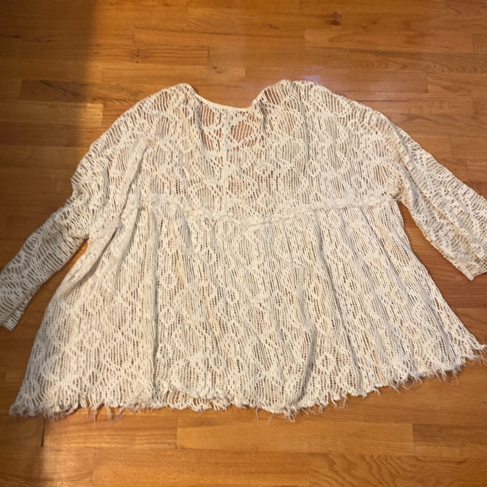 Women’s Free People top. Cream. Size M/L