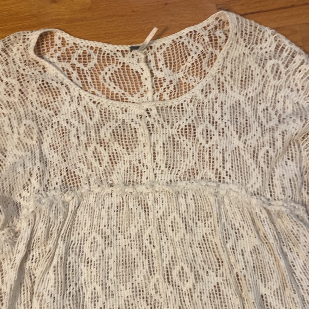 Women’s Free People top. Cream. Size M/L