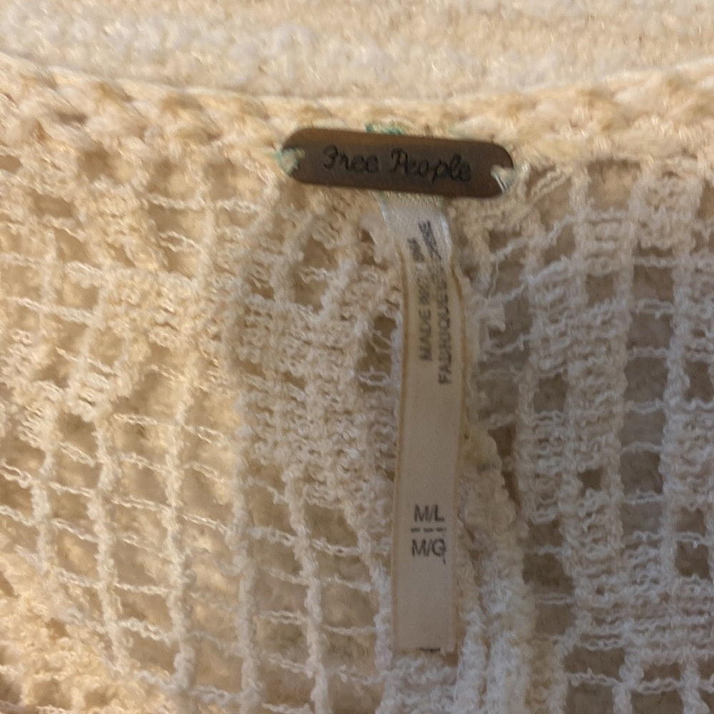 Women’s Free People top. Cream. Size M/L