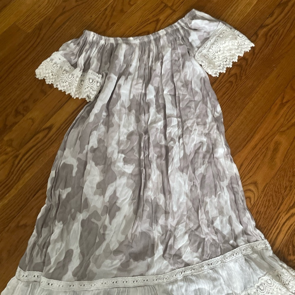 Grey and White Short Sleeve Lace Trim Dress