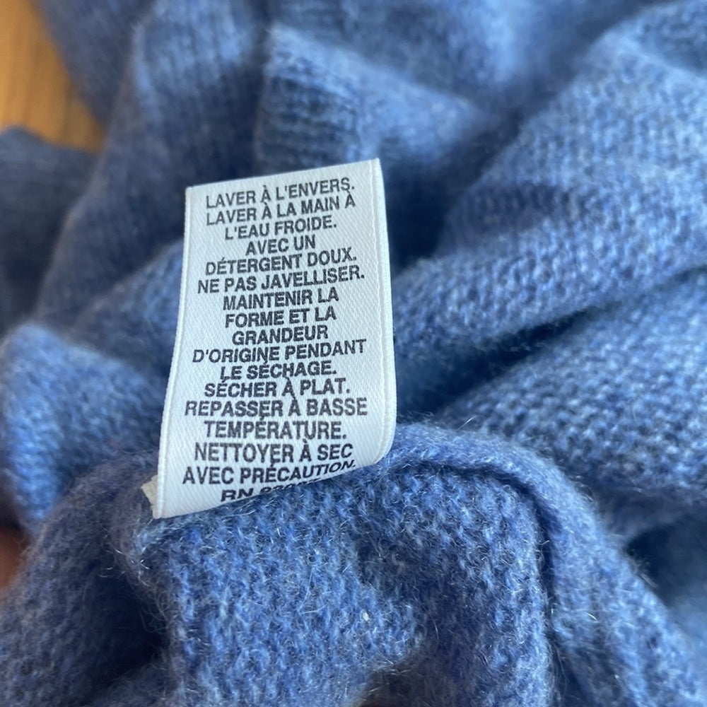 Women’s Saks Fifth Avenue Cashmere sweater. Blue. Size M