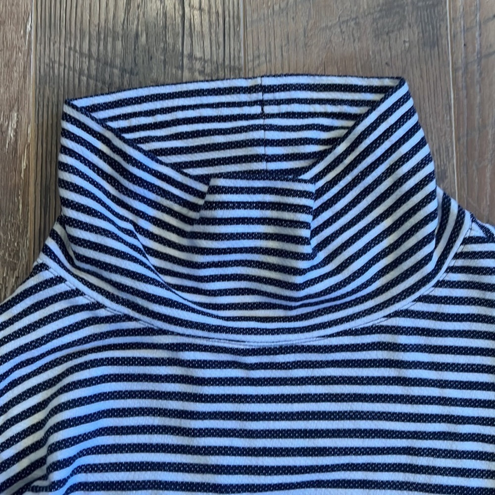 Talbots Woman’s Turtle Neck Sweater Size Medium