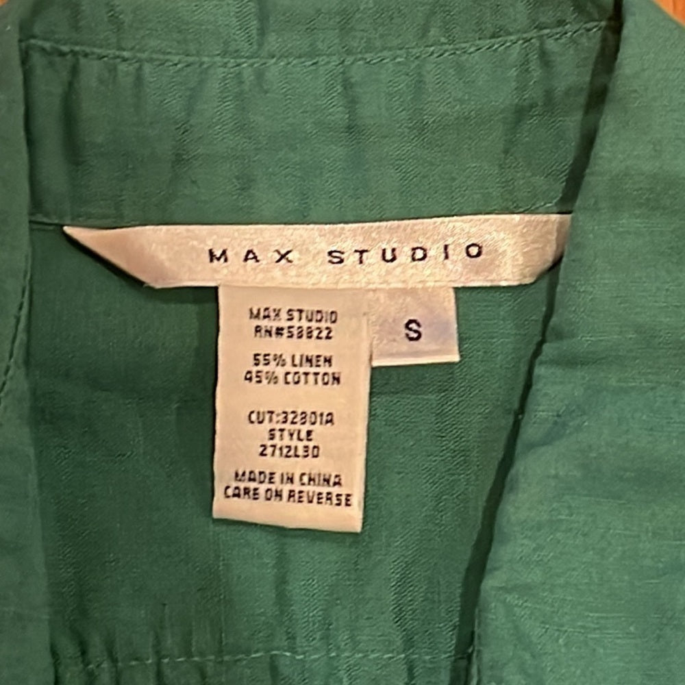 Max Studio Women’s Green Long Sleeve Button Down Size S