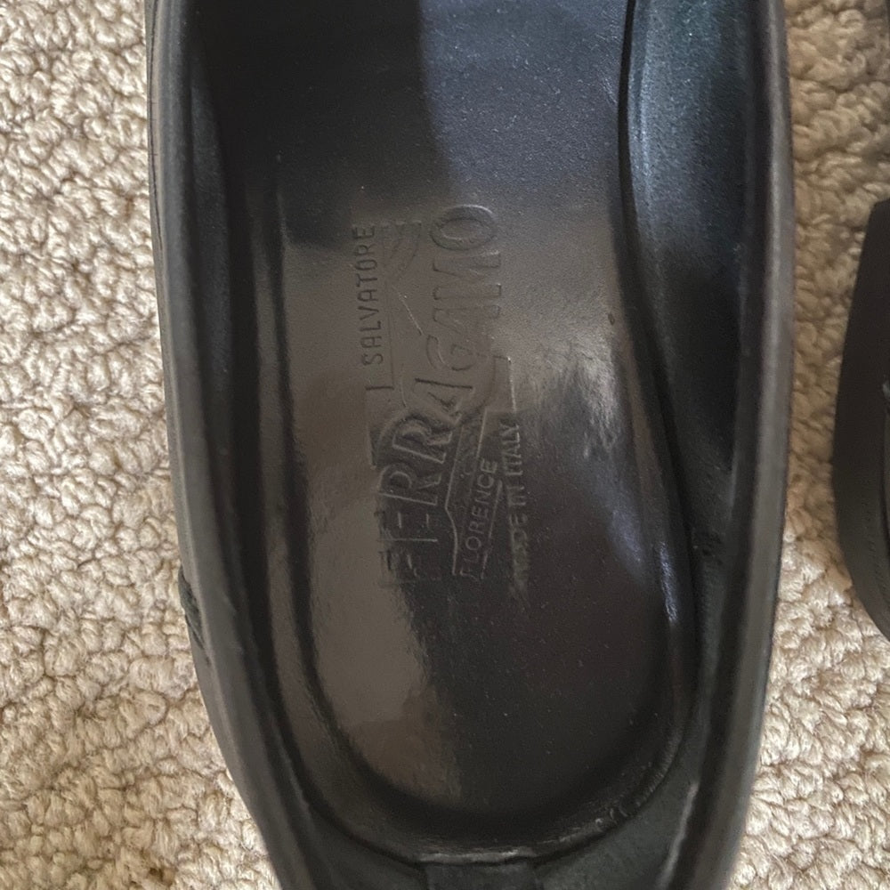 Men’s Ferragamo Leather Loafers Size 9.5