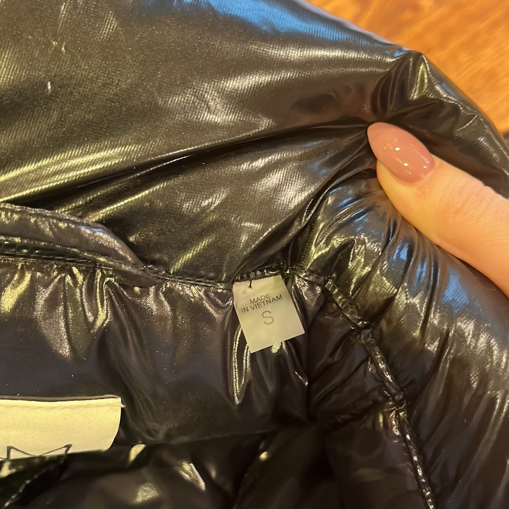 SAM. Woman’s Black Puffer Size S