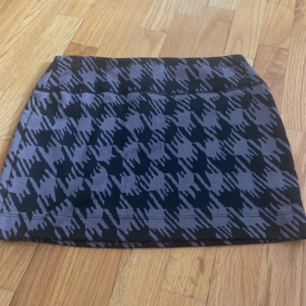 Women’s lush skirt. Black and grey. Size S