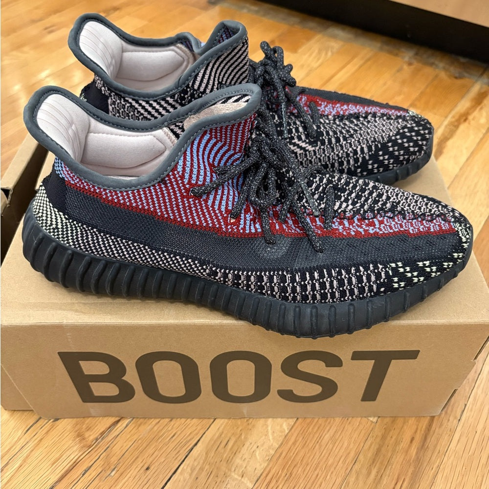 Yeezy Boost 350 Men’s V2 - Black and Red Size 9 1/2