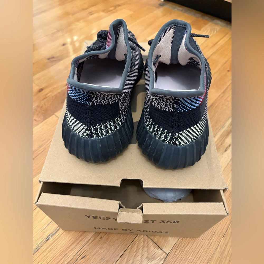 Yeezy Boost 350 Men’s V2 - Black and Red Size 9 1/2