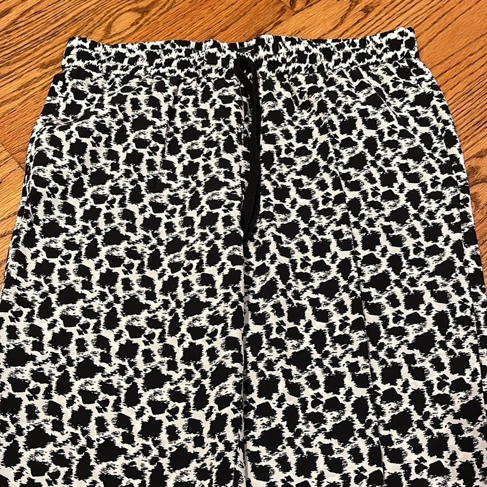 Joseph Woman’s Black and White Print Silk Pants Size 38