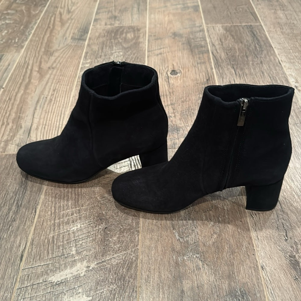 La Canadienne Woman’s Black Heeled Boots Size 8