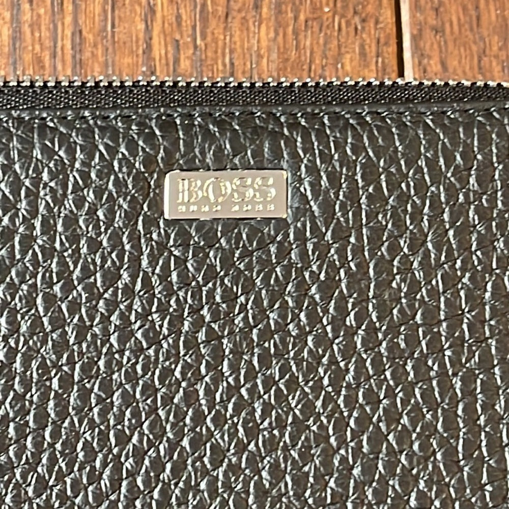 NWT Hugo Boss Black Leather Zip Around Wallet