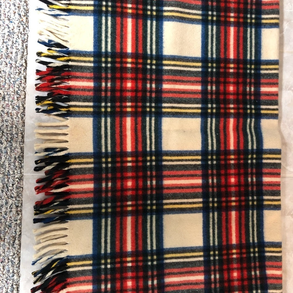 Victoria Curvon Blanket