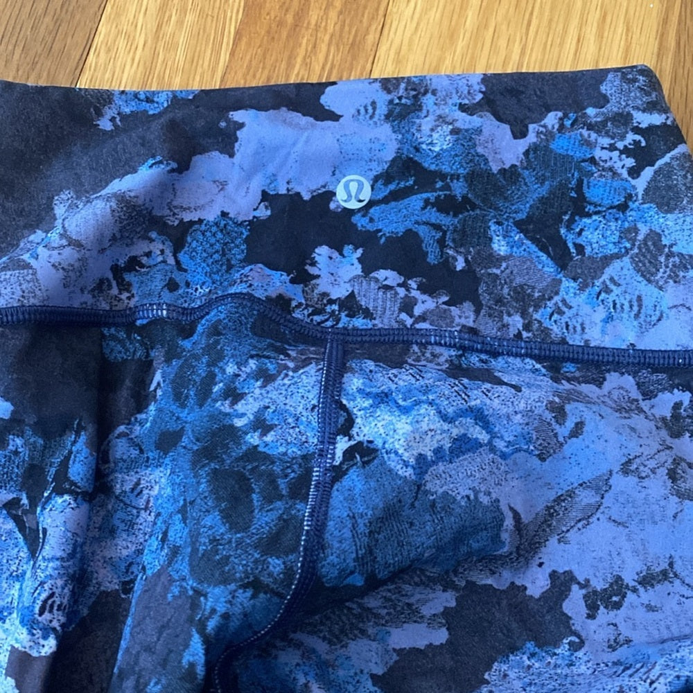 Lululemon Women’s Blue Tie Dye Leggings Size 4