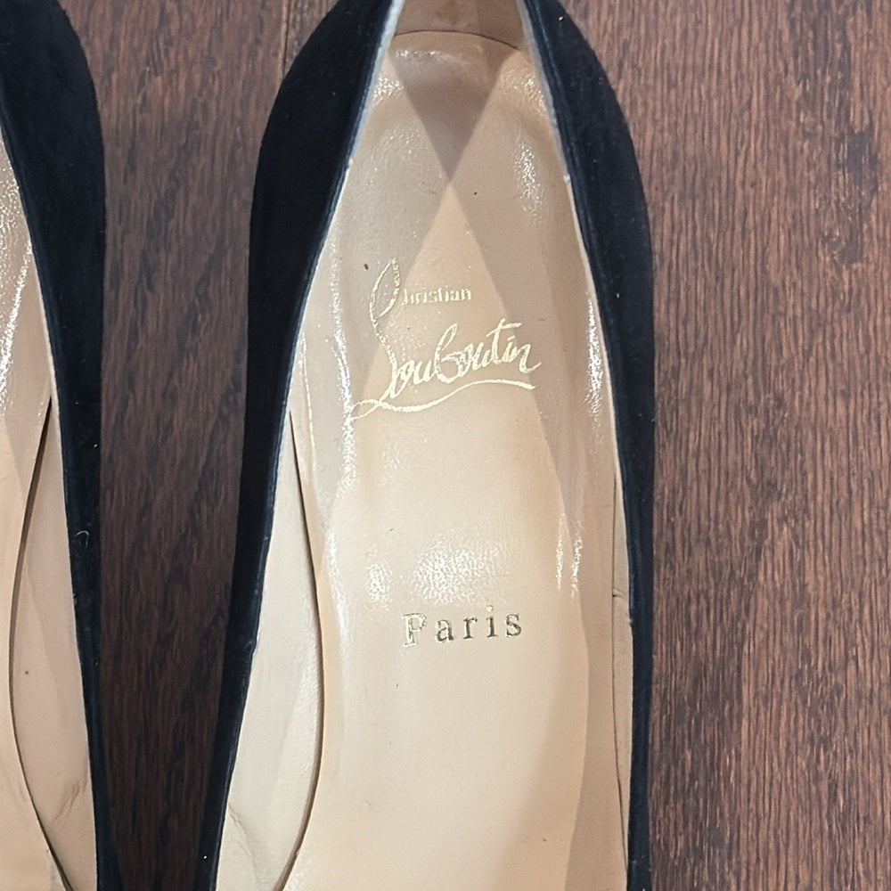 Christian Louboutin Women’s Black Suede Round Toe Pumps Size 40.5/10.5