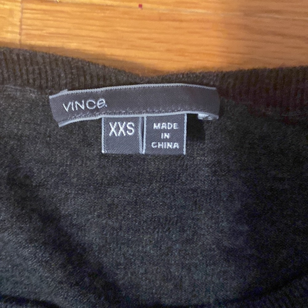 Women’s Vince long sleeved top. Grey. Size XXS