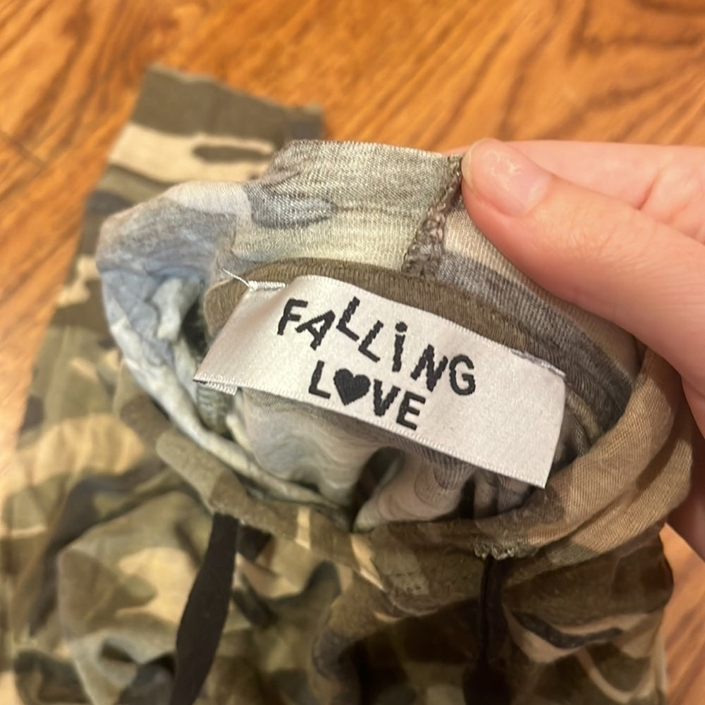 Falling Love Woman’s Camo Light Hoodie Size Medium