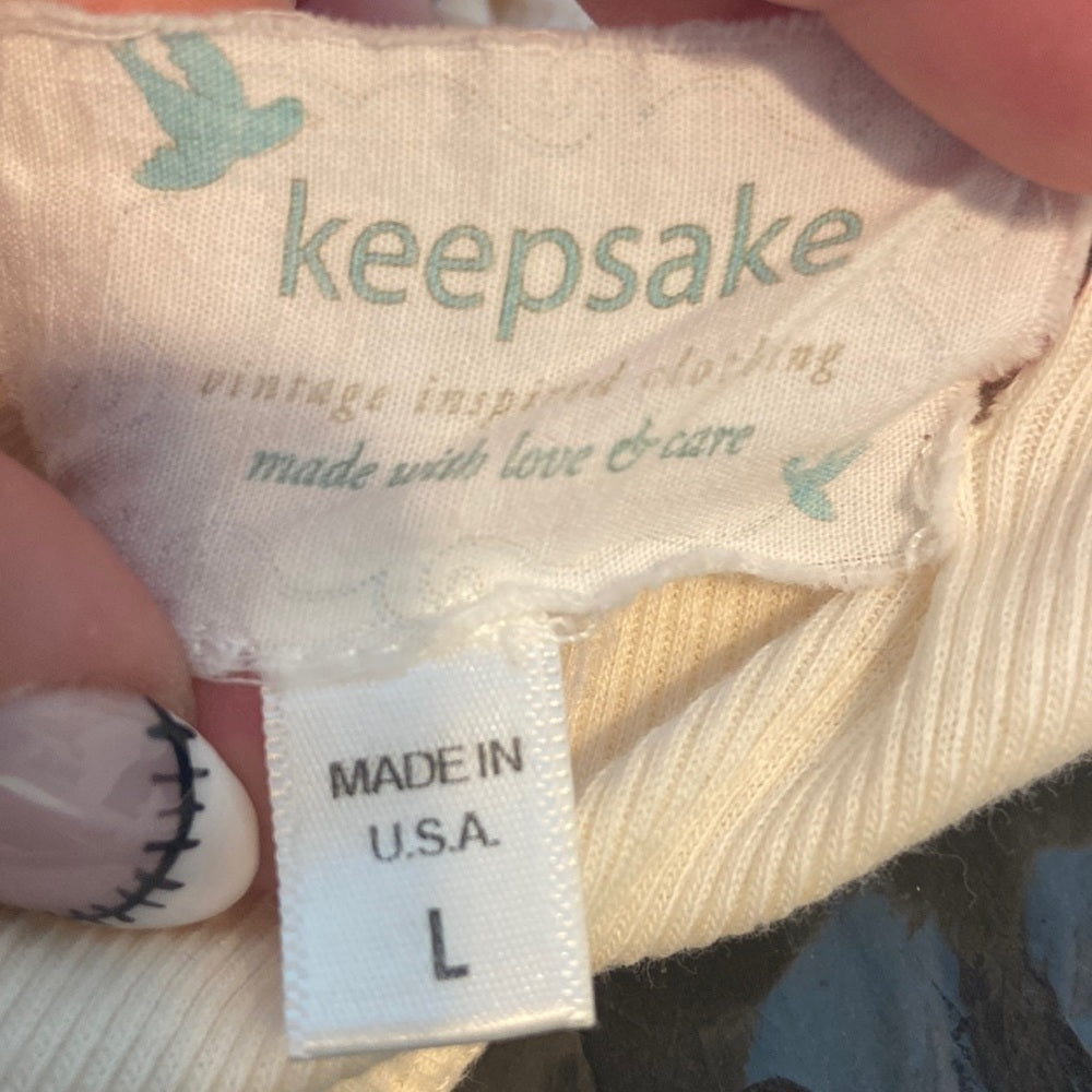 Women’s keepsake cream top. Size L