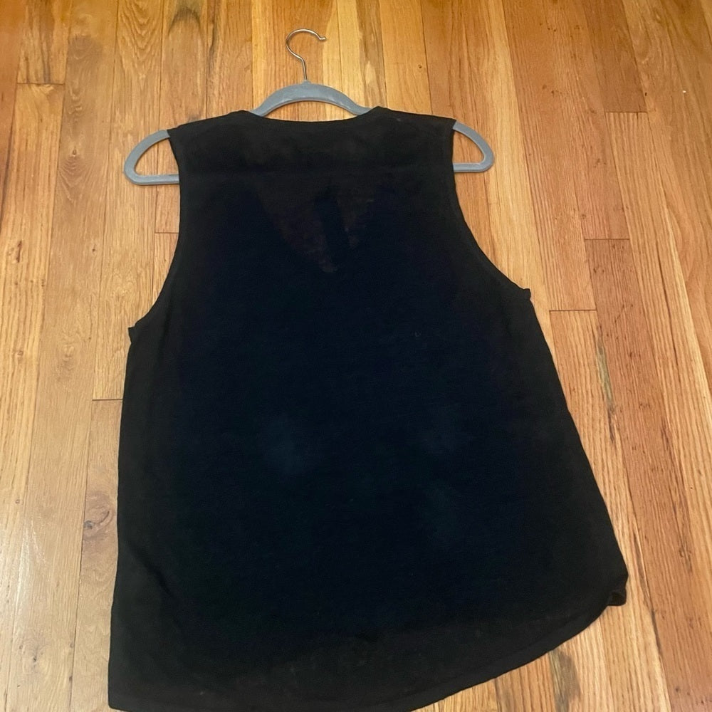 NWT 360Sweater Black V-neck Tank Top Size Medium