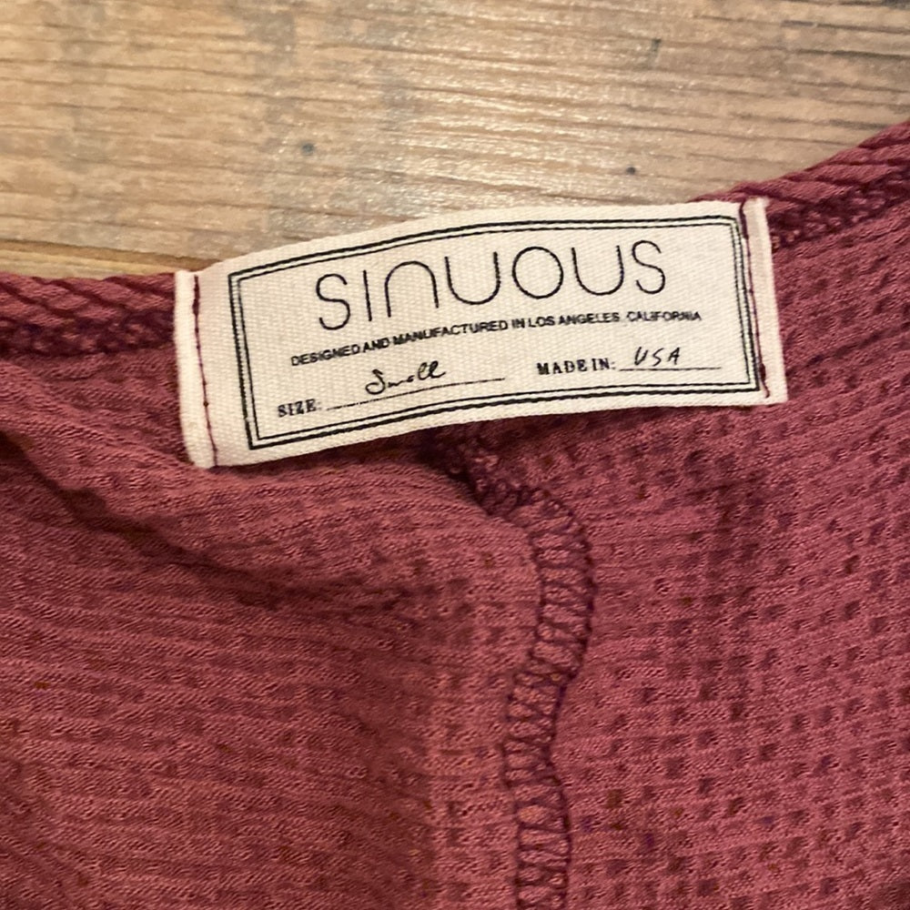 SINUOUS Women’s Red Top Size Small