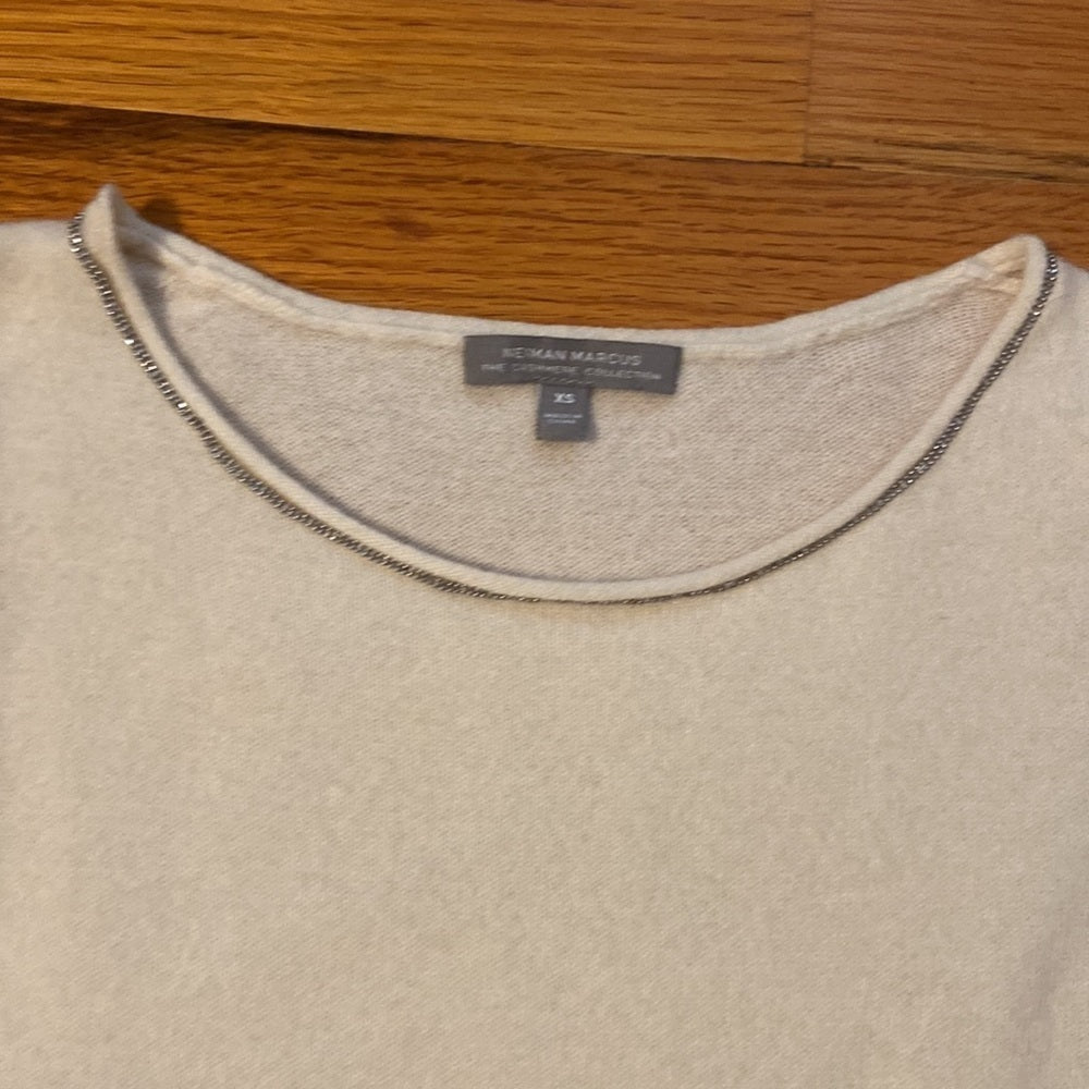 Women’s Neiman Marcus Cashmere Collection sweater. Cream. Size XS