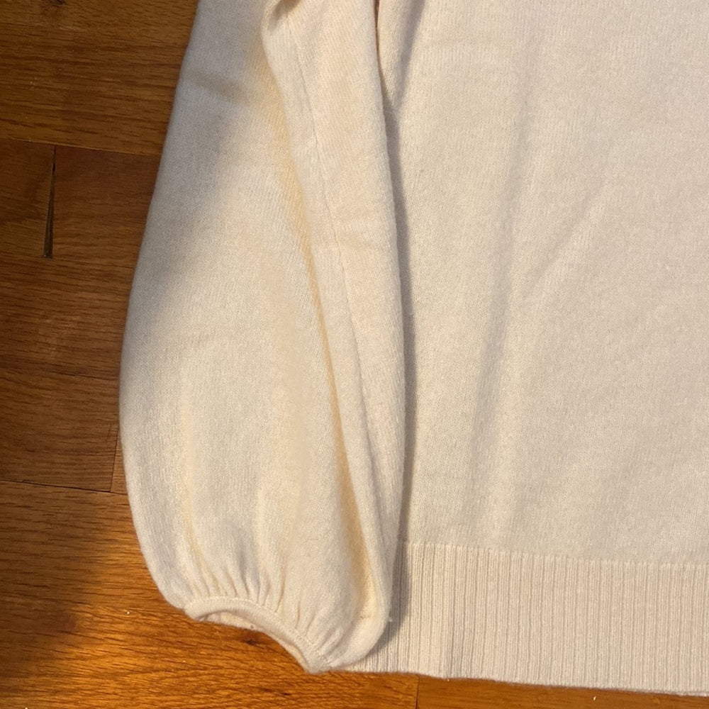 Women’s Neiman Marcus Cashmere Collection sweater. Cream. Size XS