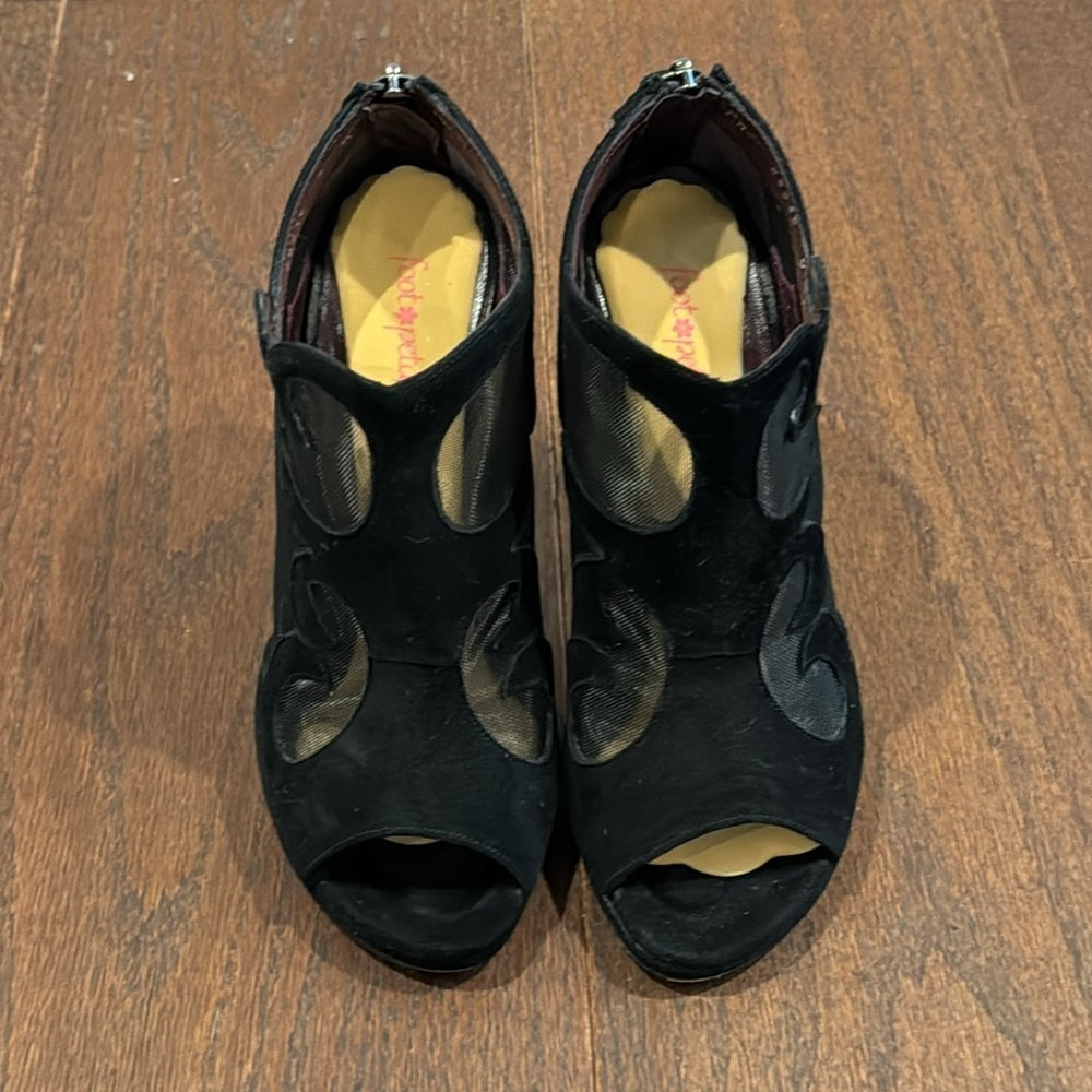 Stuart Weitzman Women’s Black Suede Heels Size 7