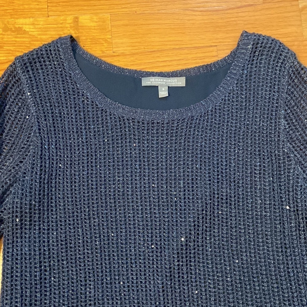 WOMEN’S Neiman Marcus Cashmere collection sweater. Blue. Size S