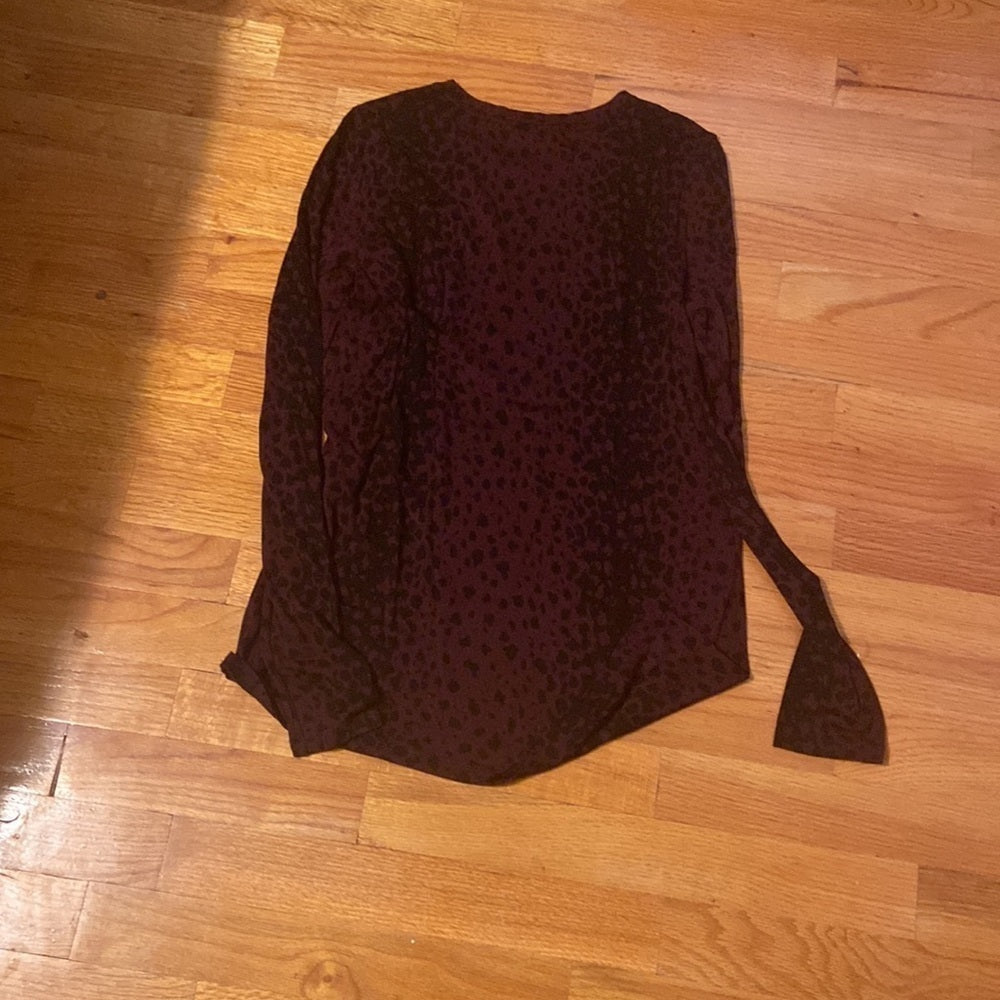 Women’s Vince long sleeved top. Brown. Size XS