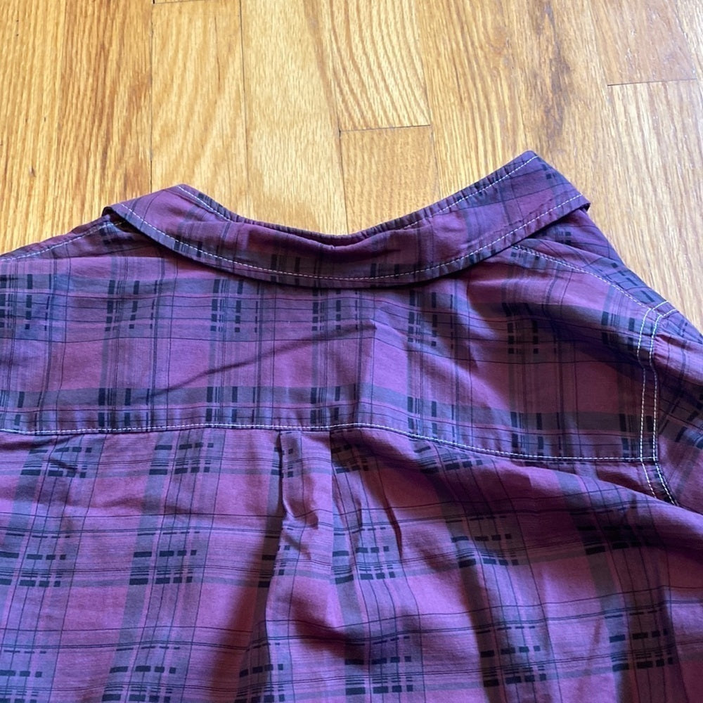 Red Haute dark purple plaid patterned button down shirt size medium