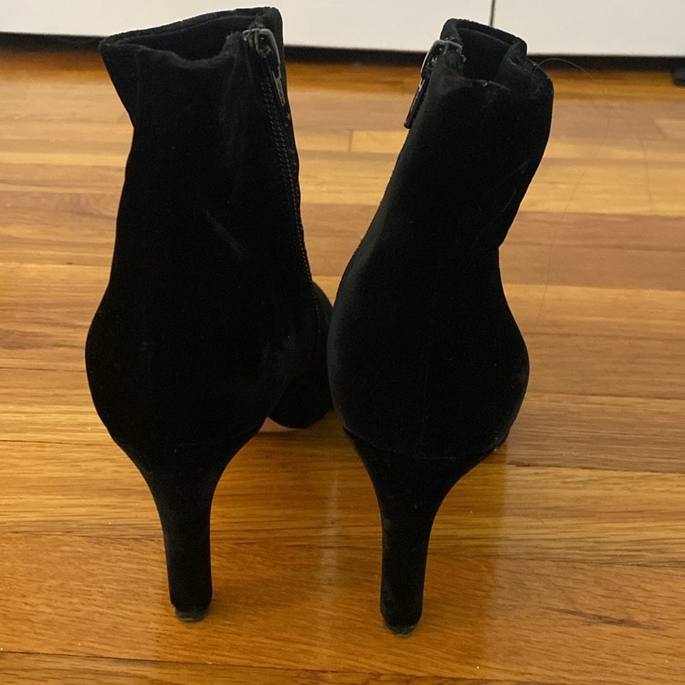 Hobbs Women’s Black Velvet Heeled Booties Size 37