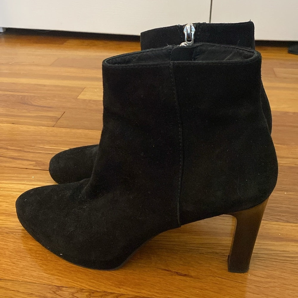 Aquatalia Women’s Black Velvet Heeled Booties Size 8