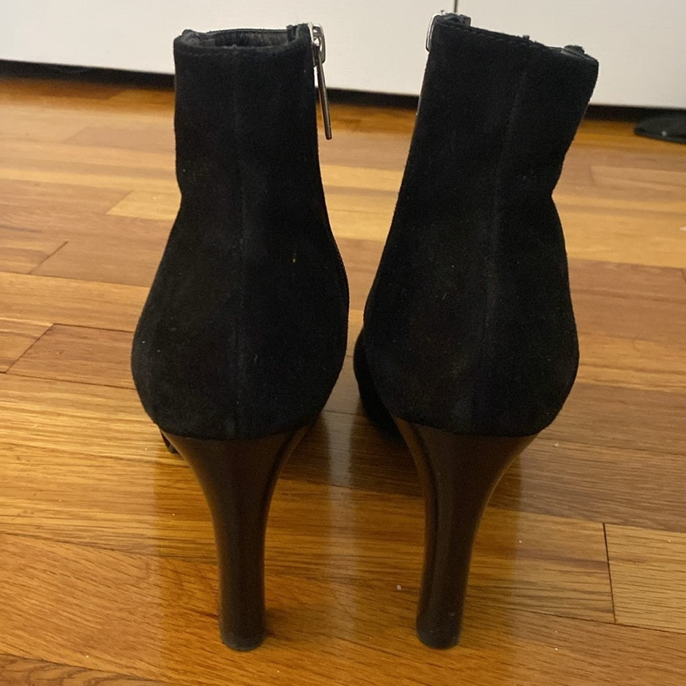 Aquatalia Women’s Black Velvet Heeled Booties Size 8